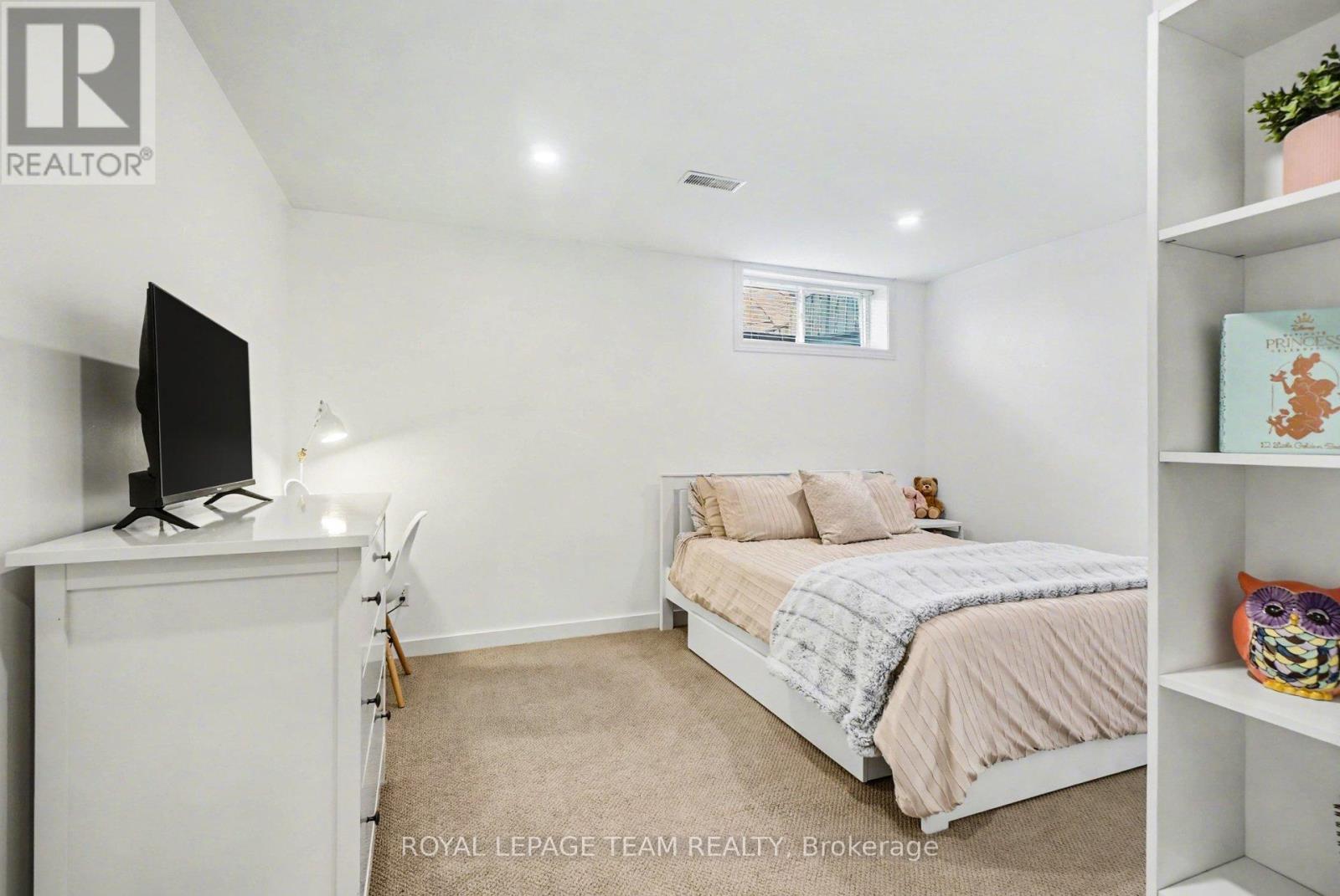 689 Vermillion Drive, Ottawa, Ontario  K1V 1W2 - Photo 28 - X12955024