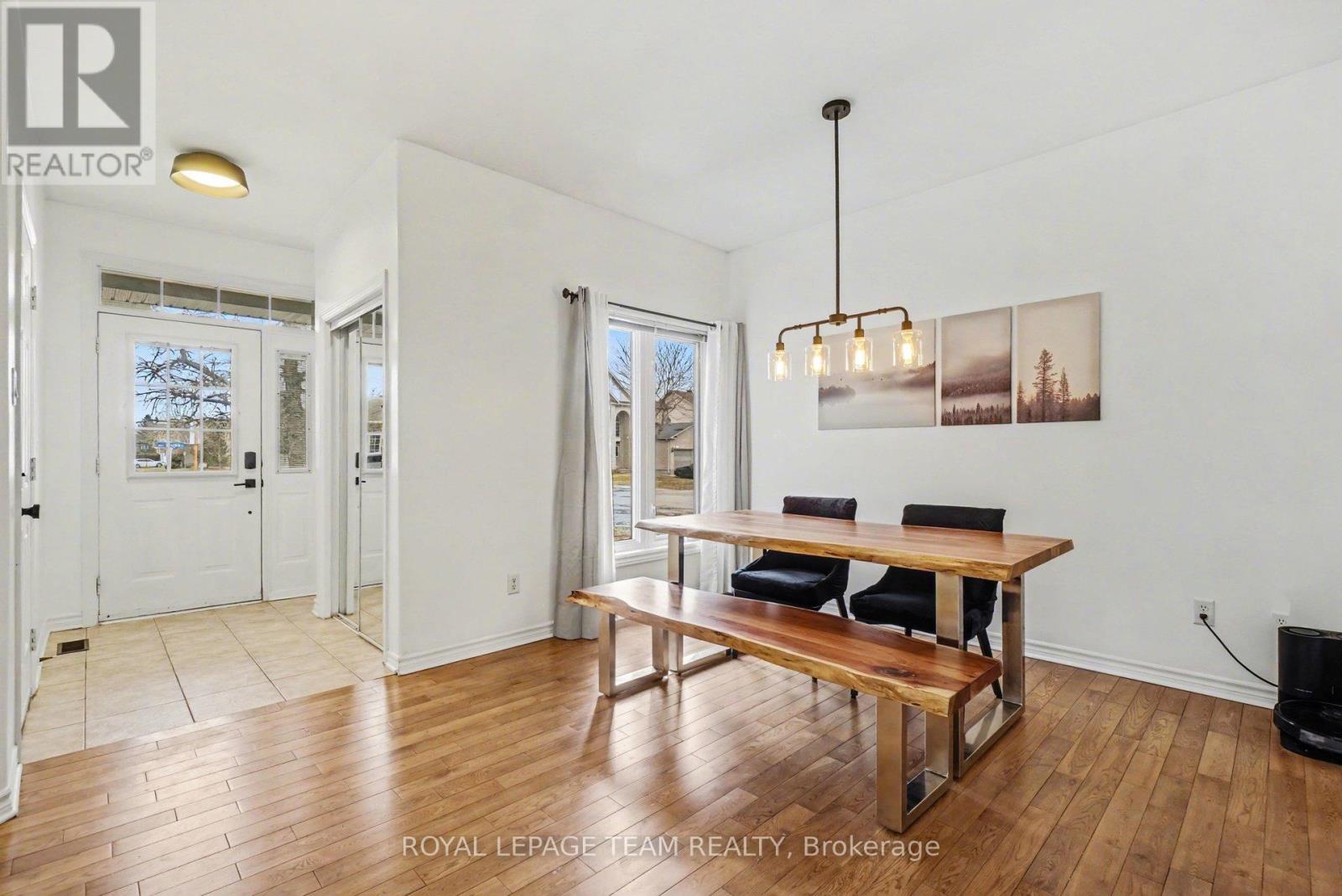 689 Vermillion Drive, Ottawa, Ontario  K1V 1W2 - Photo 3 - X12955024