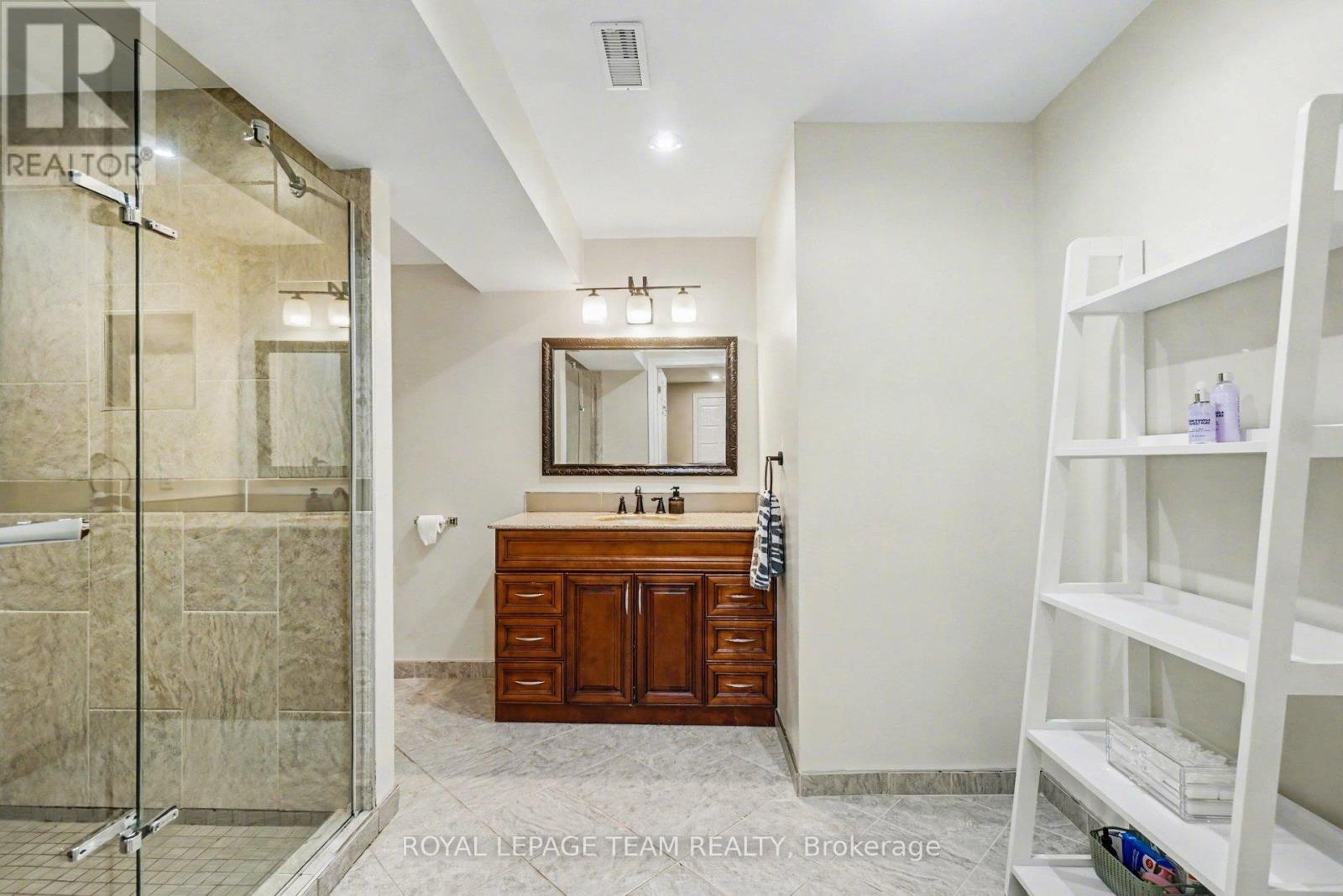 689 Vermillion Drive, Ottawa, Ontario  K1V 1W2 - Photo 30 - X12955024