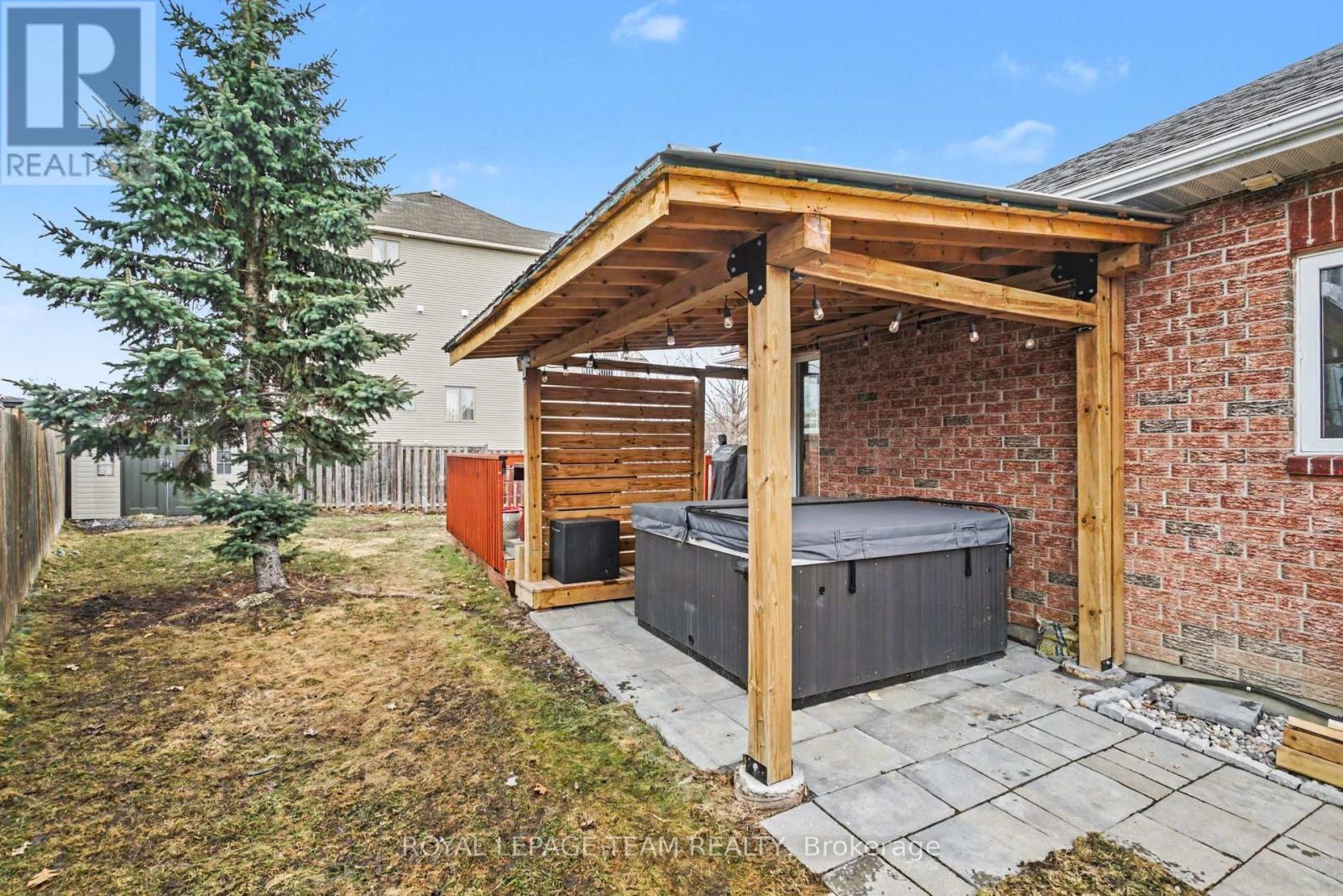 689 Vermillion Drive, Ottawa, Ontario  K1V 1W2 - Photo 31 - X12955024