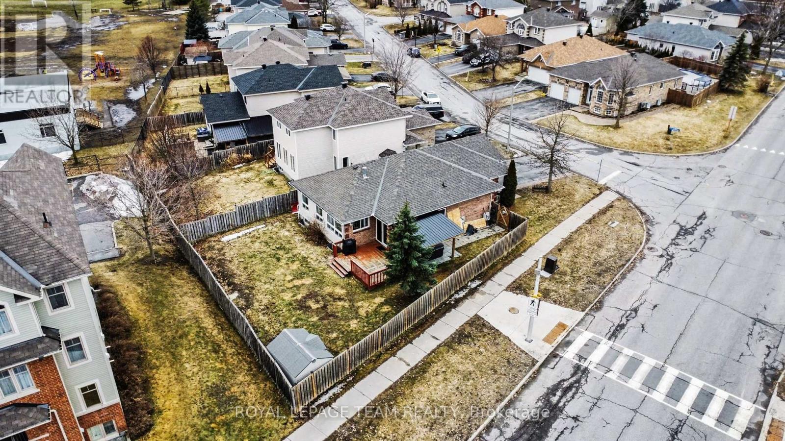 689 Vermillion Drive, Ottawa, Ontario  K1V 1W2 - Photo 34 - X12955024