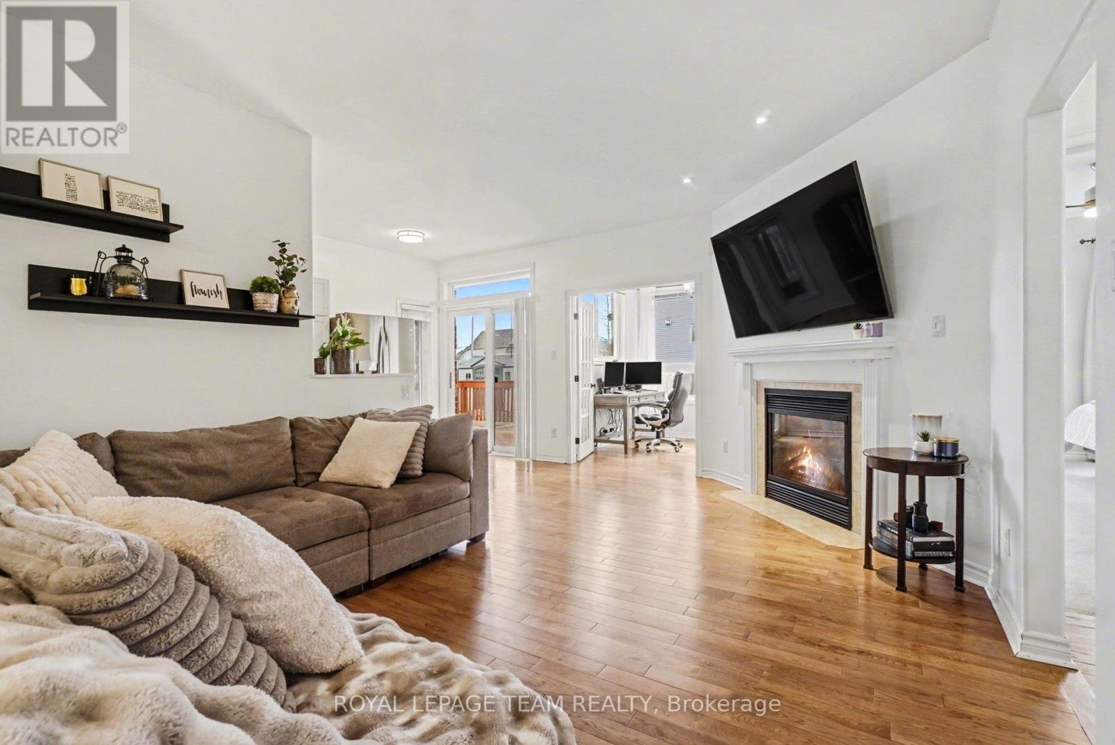 689 Vermillion Drive, Ottawa, Ontario  K1V 1W2 - Photo 6 - X12955024