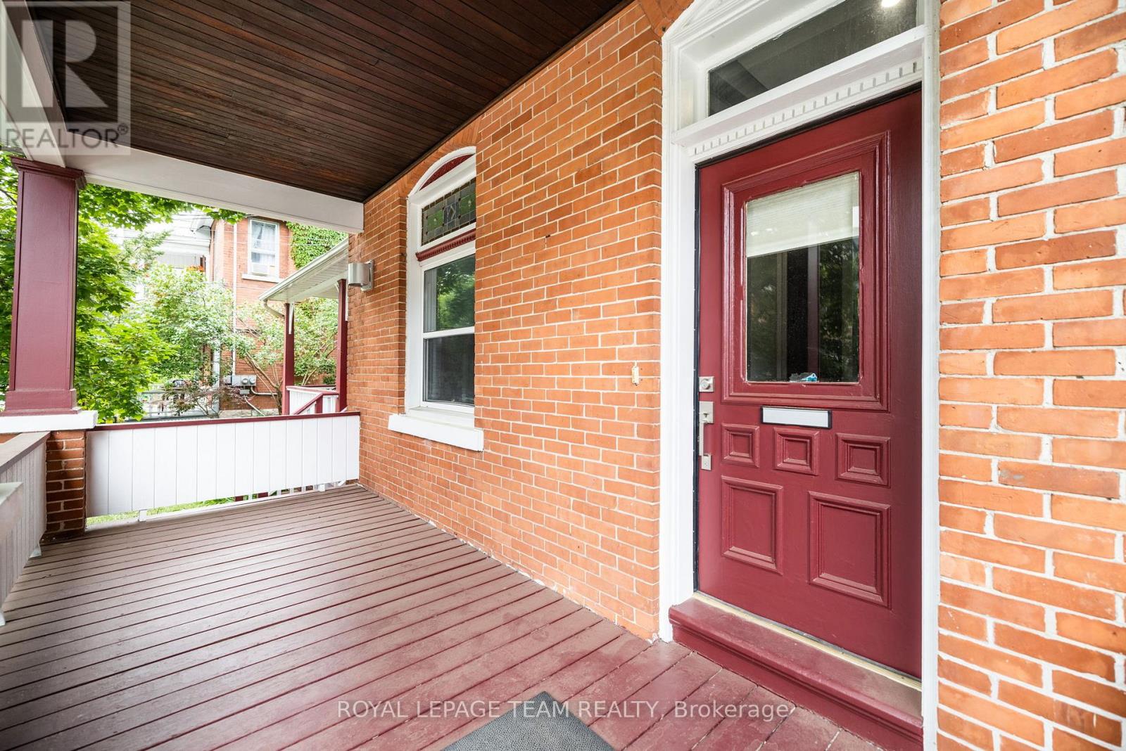 90 Fourth Avenue, Ottawa, Ontario  K1S 2L2 - Photo 2 - X12955082