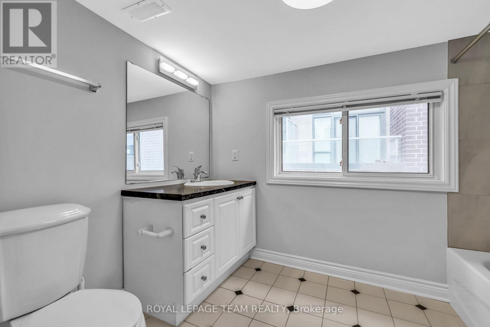 90 Fourth Avenue, Ottawa, Ontario  K1S 2L2 - Photo 22 - X12955082