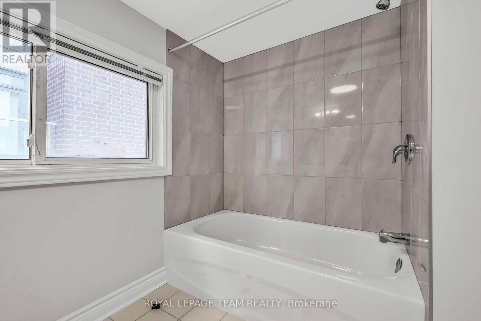 90 Fourth Avenue, Ottawa, Ontario  K1S 2L2 - Photo 23 - X12955082