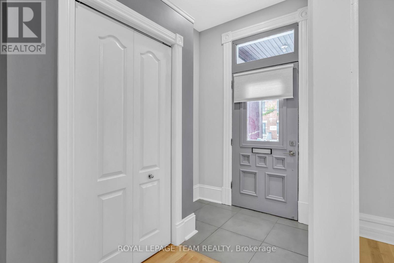 90 Fourth Avenue, Ottawa, Ontario  K1S 2L2 - Photo 3 - X12955082