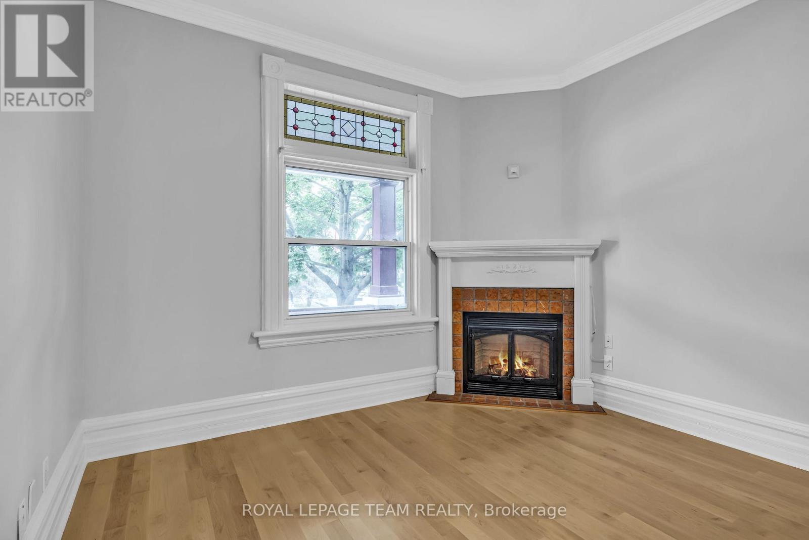 90 Fourth Avenue, Ottawa, Ontario  K1S 2L2 - Photo 4 - X12955082