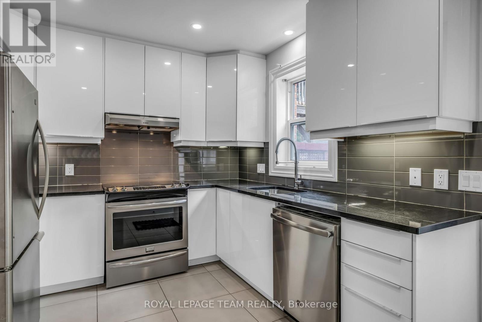 90 Fourth Avenue, Ottawa, Ontario  K1S 2L2 - Photo 8 - X12955082