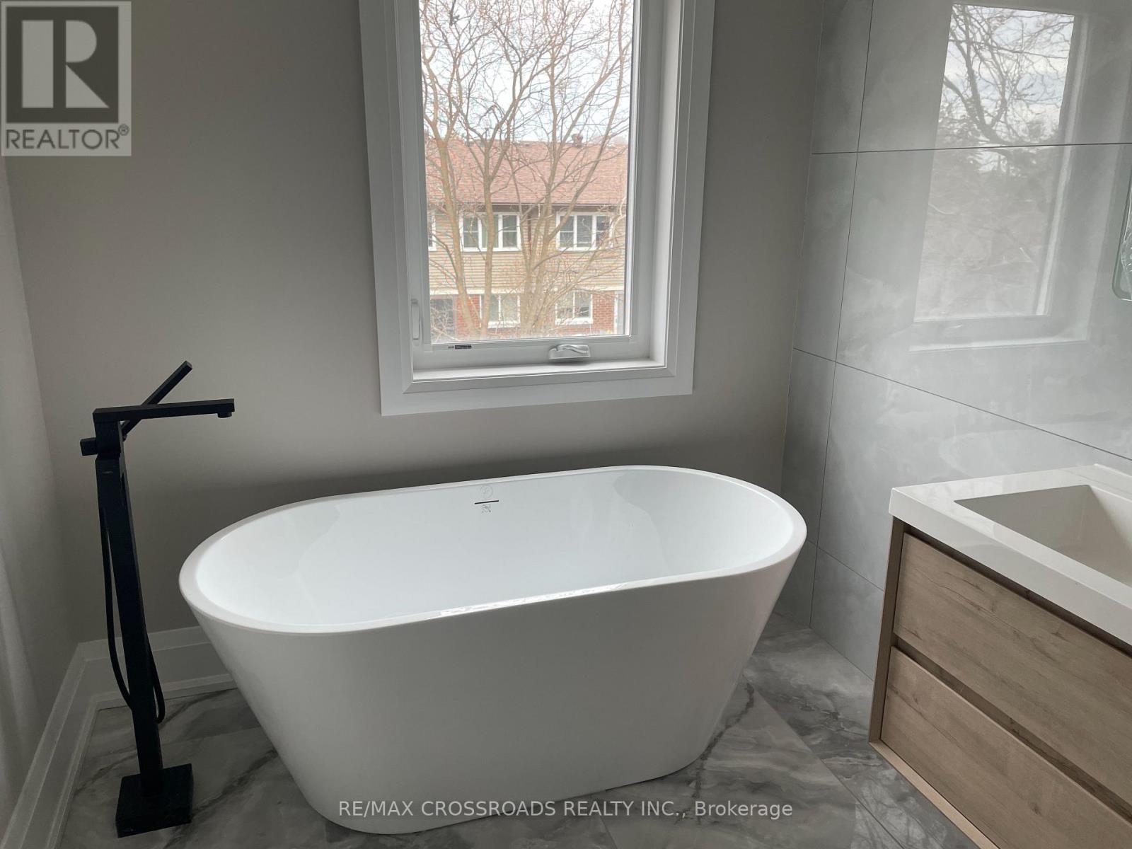 790 B Midland Avenue, Toronto, Ontario  M1K 4E7 - Photo 15 - E12955078