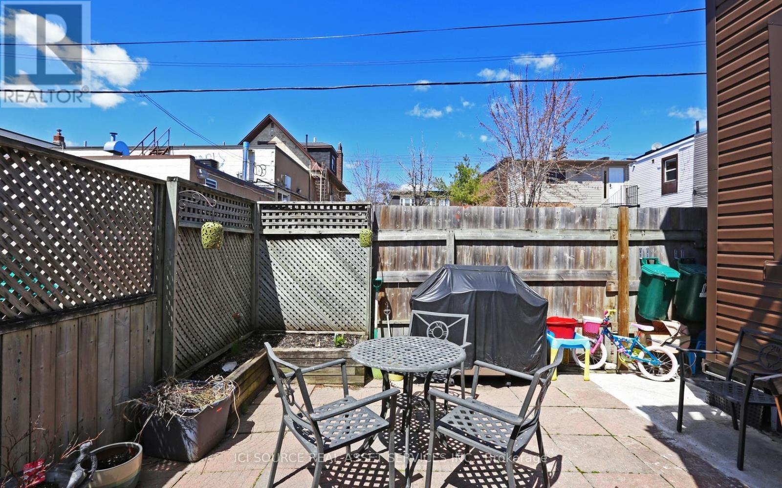 1 - 224 Jones Avenue, Toronto, Ontario  M4M 3A3 - Photo 11 - E12955110