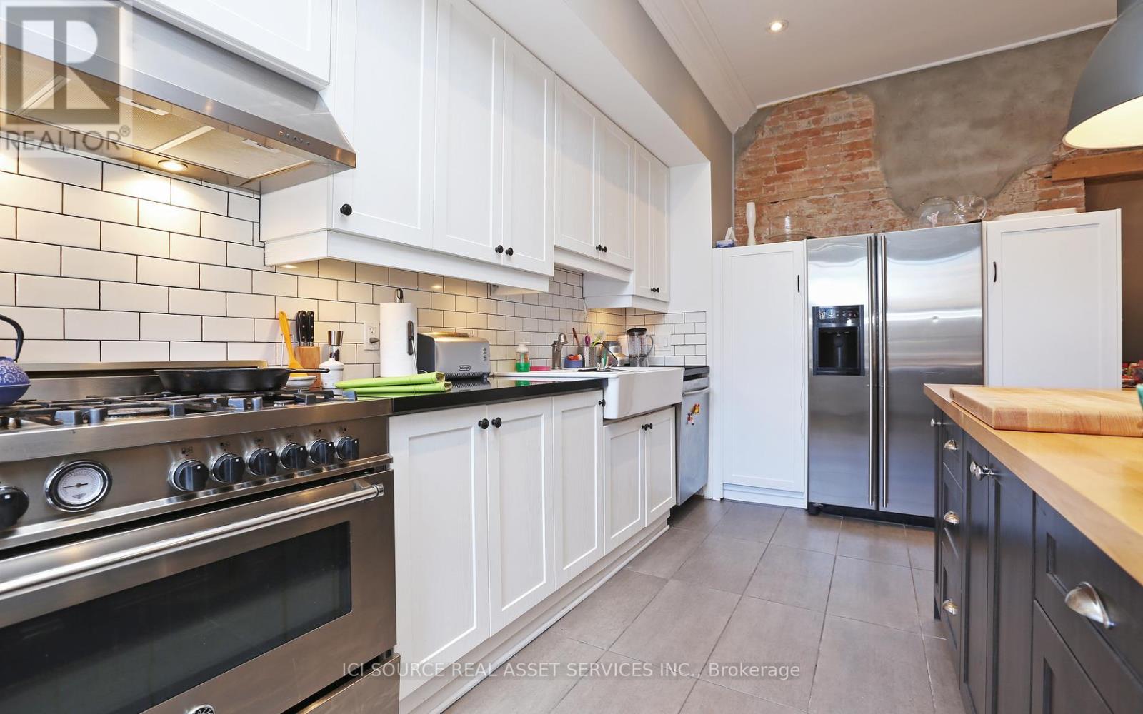 1 - 224 Jones Avenue, Toronto, Ontario  M4M 3A3 - Photo 4 - E12955110