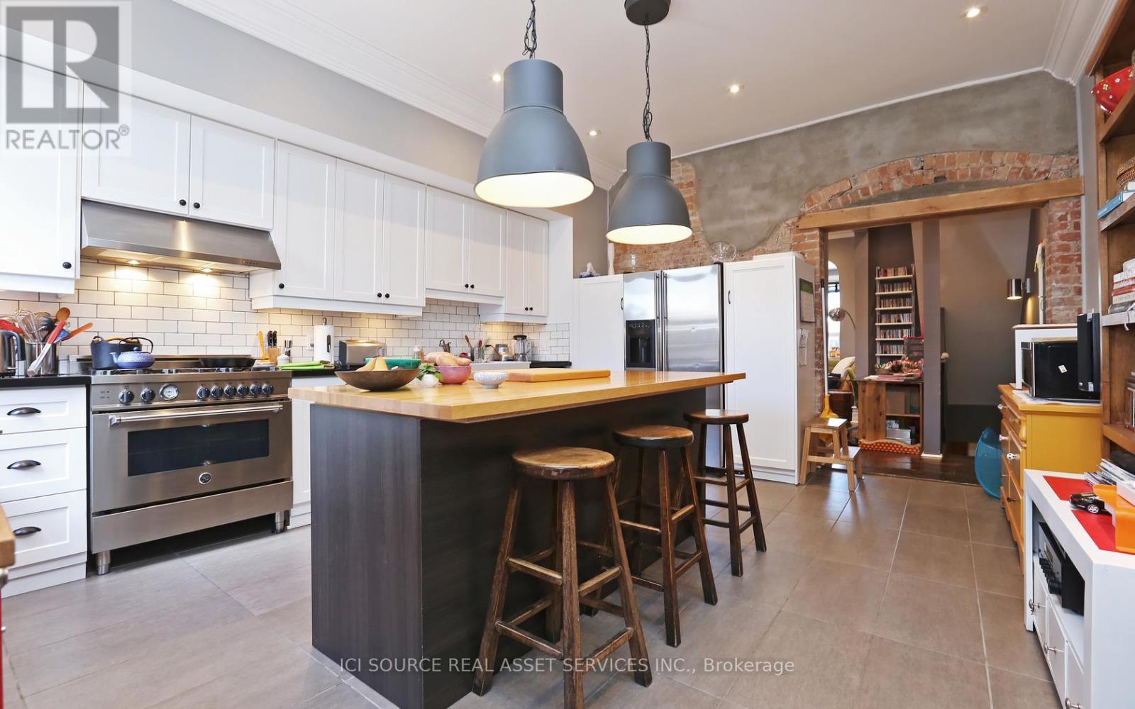 1 - 224 Jones Avenue, Toronto, Ontario  M4M 3A3 - Photo 5 - E12955110