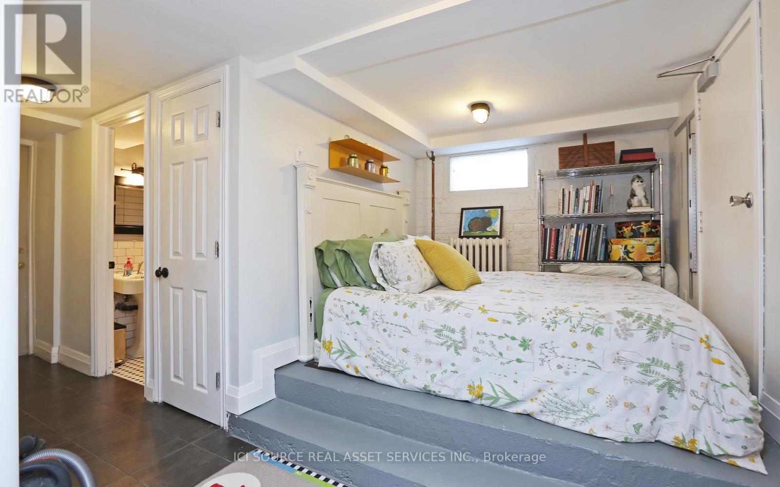 1 - 224 Jones Avenue, Toronto, Ontario  M4M 3A3 - Photo 6 - E12955110