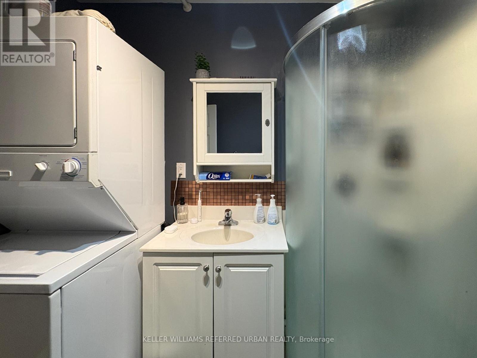 Upper - 429 Ossington Avenue, Toronto, Ontario  M6J 3A6 - Photo 14 - C12951500