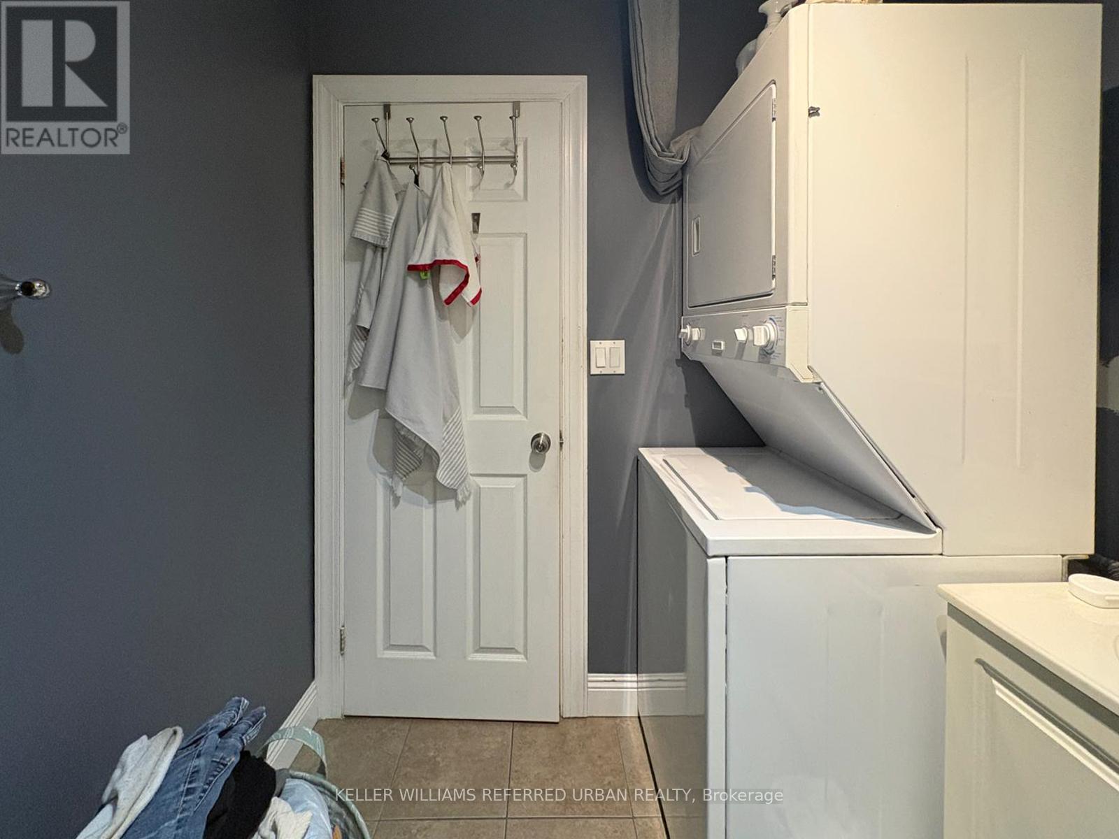 Upper - 429 Ossington Avenue, Toronto, Ontario  M6J 3A6 - Photo 13 - C12951500