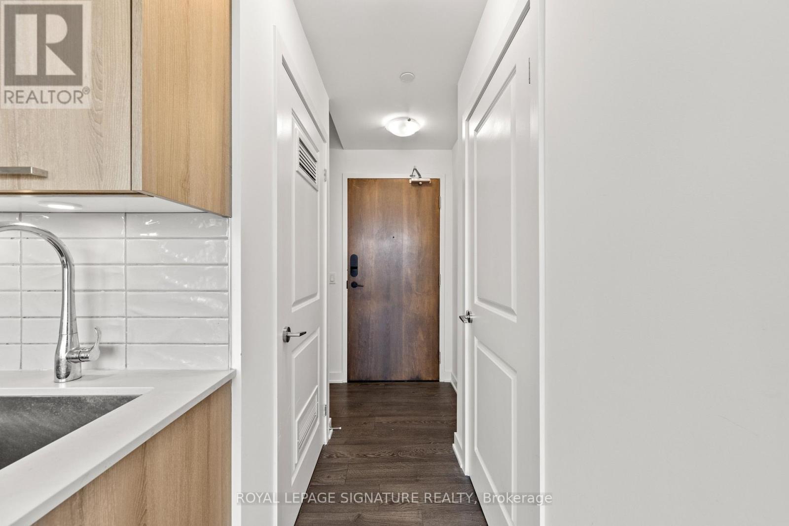 207 - 120 Eagle Rock Way, Vaughan, Ontario  L6A 5C2 - Photo 6 - N12955046