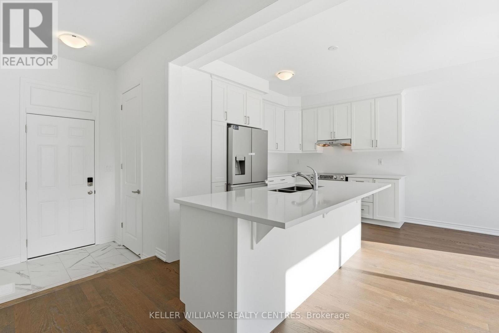 45 Mcbride Trail, Barrie, Ontario  L9J 0Y8 - Photo 4 - S12955070