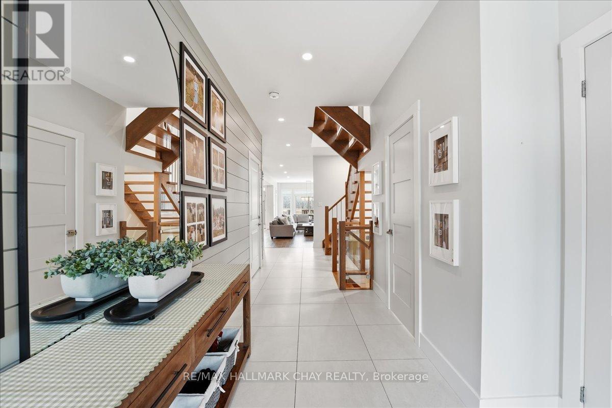 26 Lowry Court, Barrie, Ontario  L4N 7N3 - Photo 4 - S12955102