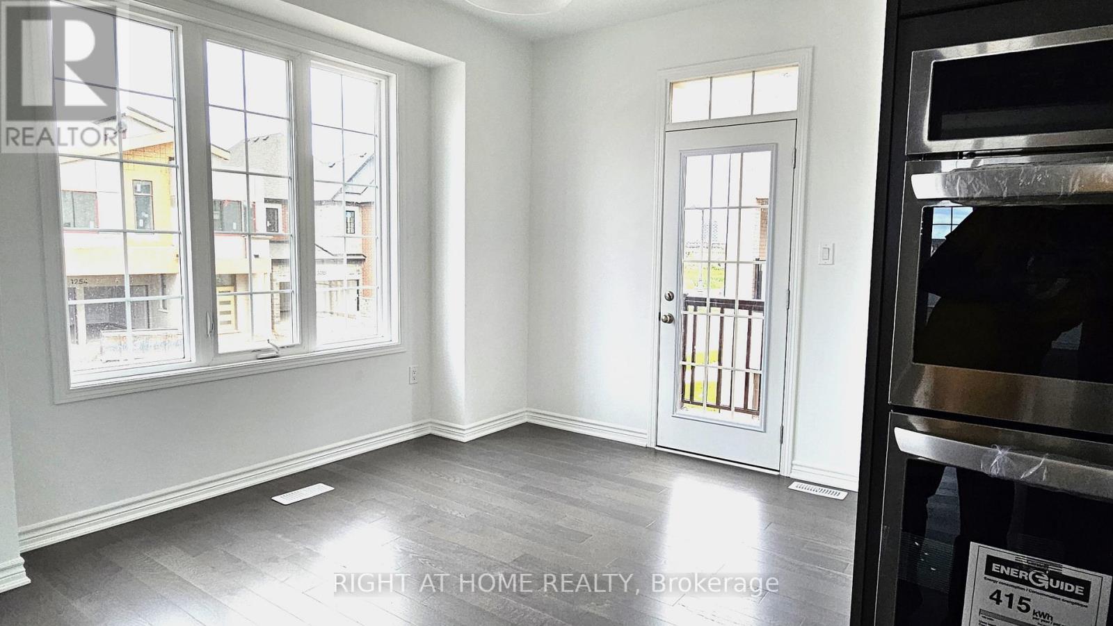 1261 Courtleigh Trail, Oakville, Ontario  L6H 7Y2 - Photo 10 - W12955086