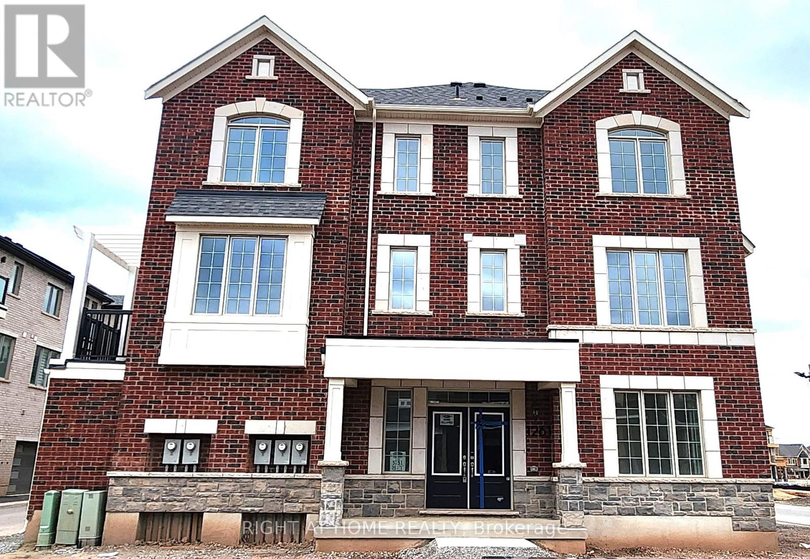 1261 Courtleigh Trail, Oakville, Ontario  L6H 7Y2 - Photo 2 - W12955086