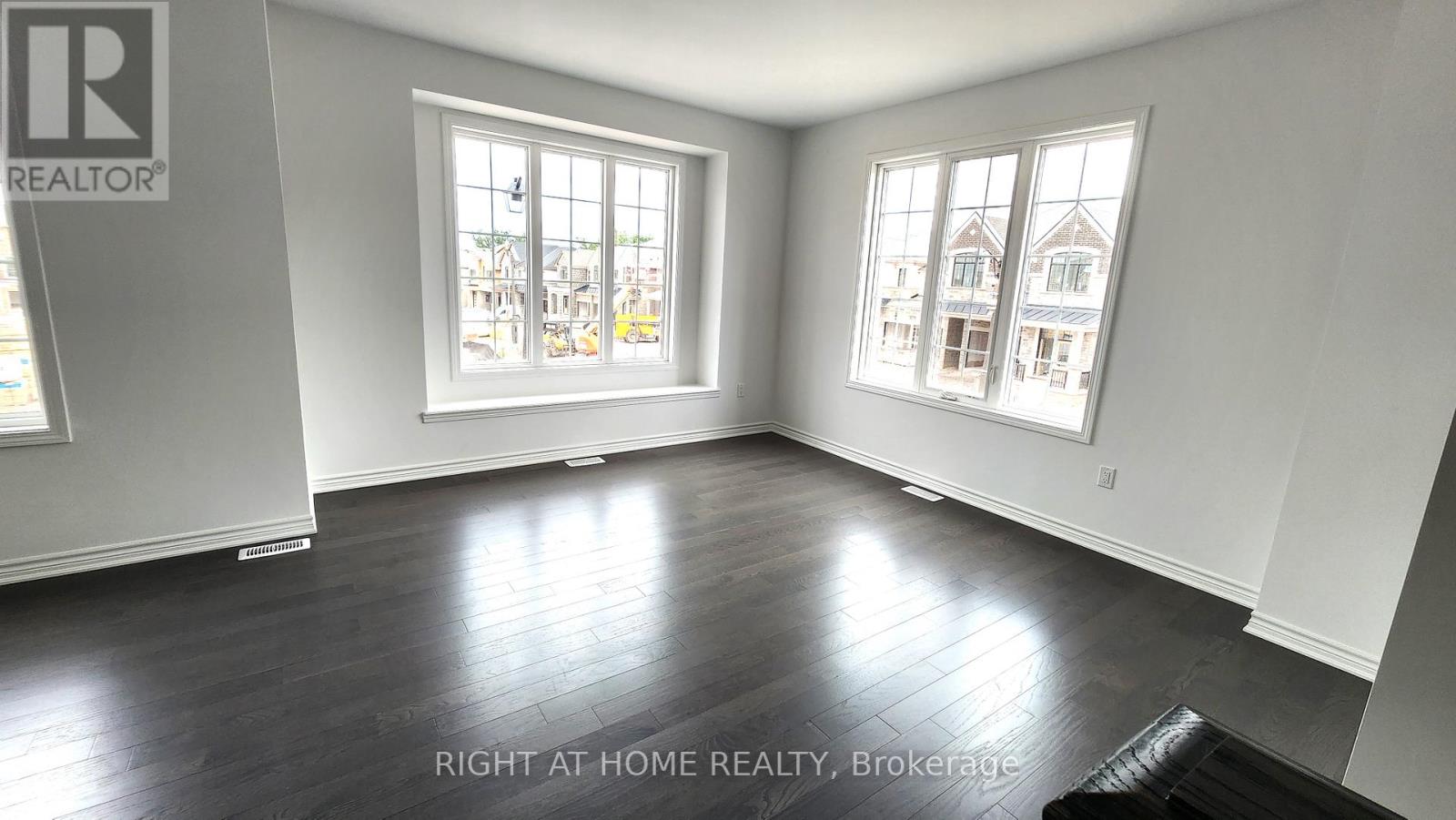 1261 Courtleigh Trail, Oakville, Ontario  L6H 7Y2 - Photo 3 - W12955086