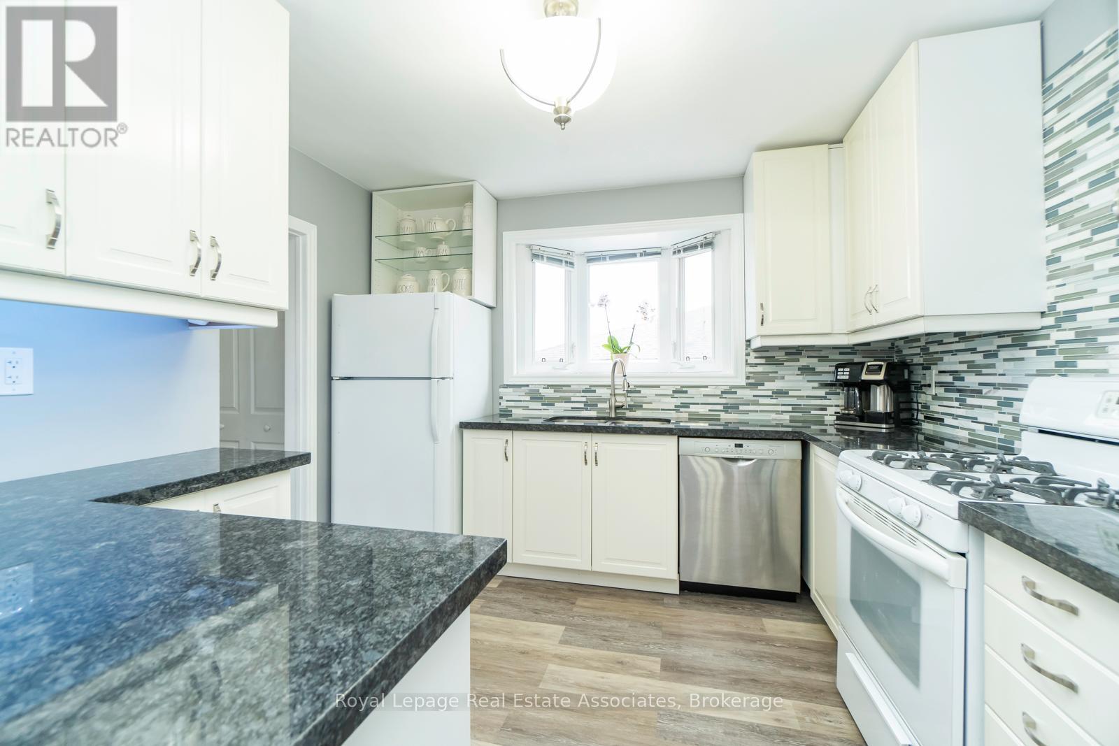 Upper - 1492 Sandgate Crescent, Mississauga, Ontario  L5J 2E5 - Photo 4 - W12955090