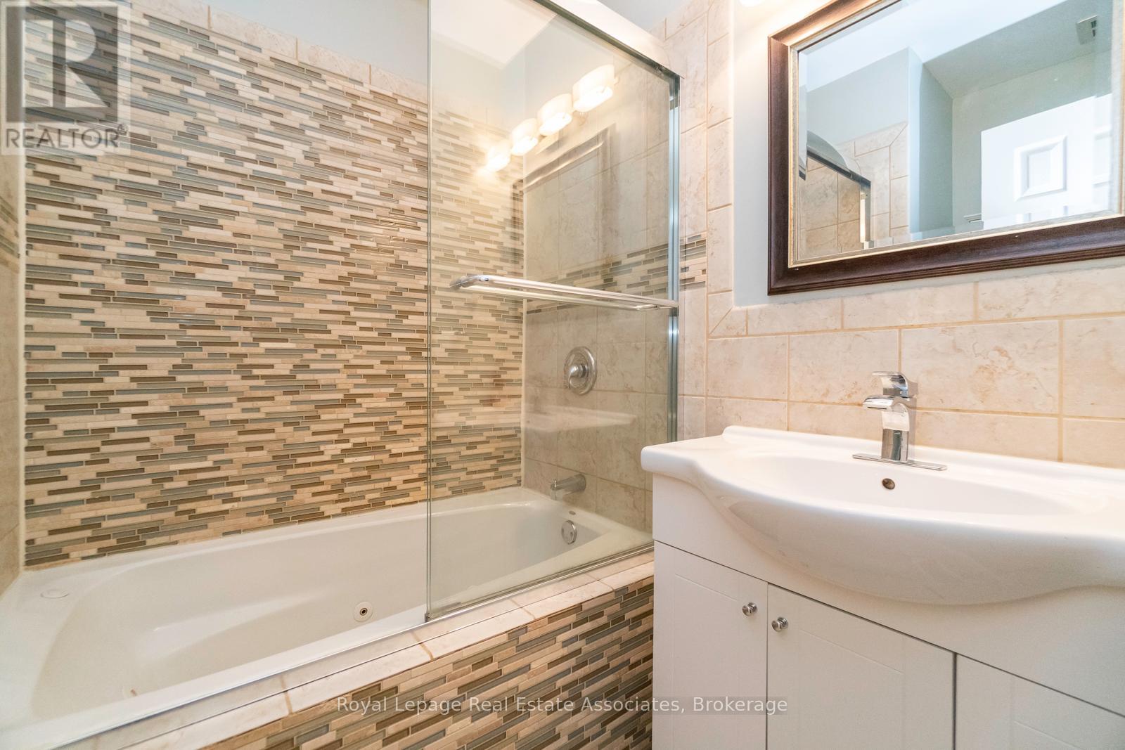 Upper - 1492 Sandgate Crescent, Mississauga, Ontario  L5J 2E5 - Photo 6 - W12955090