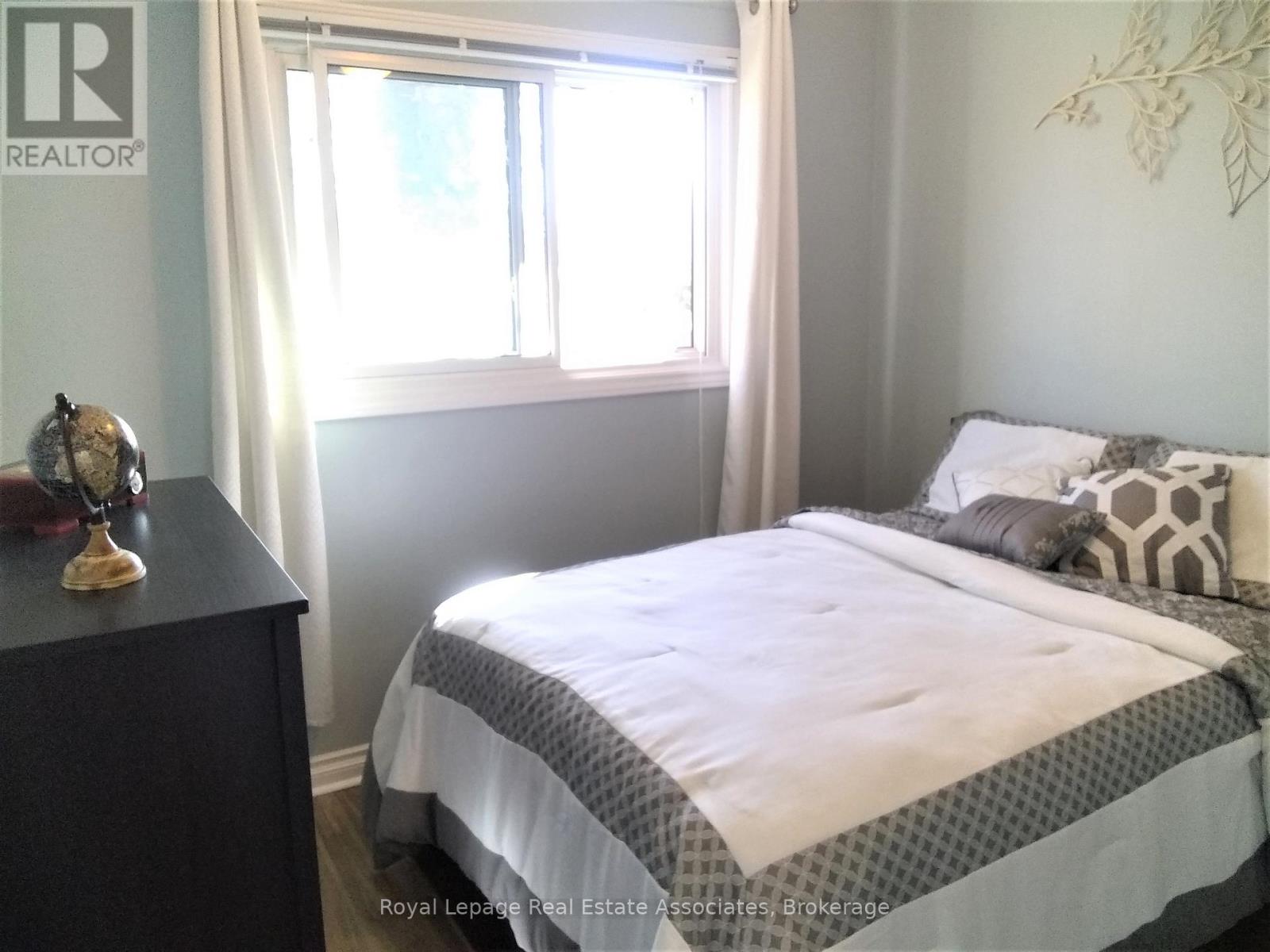 Upper - 1492 Sandgate Crescent, Mississauga, Ontario  L5J 2E5 - Photo 8 - W12955090