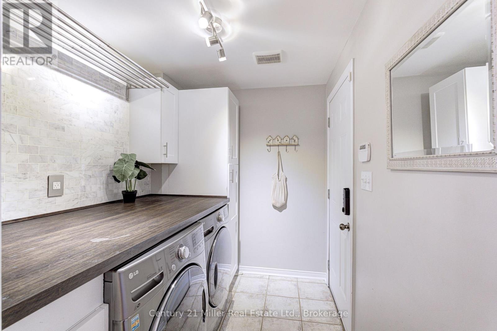 2142 Meadowglen Drive, Oakville, Ontario  L6M 4C8 - Photo 13 - W12829702