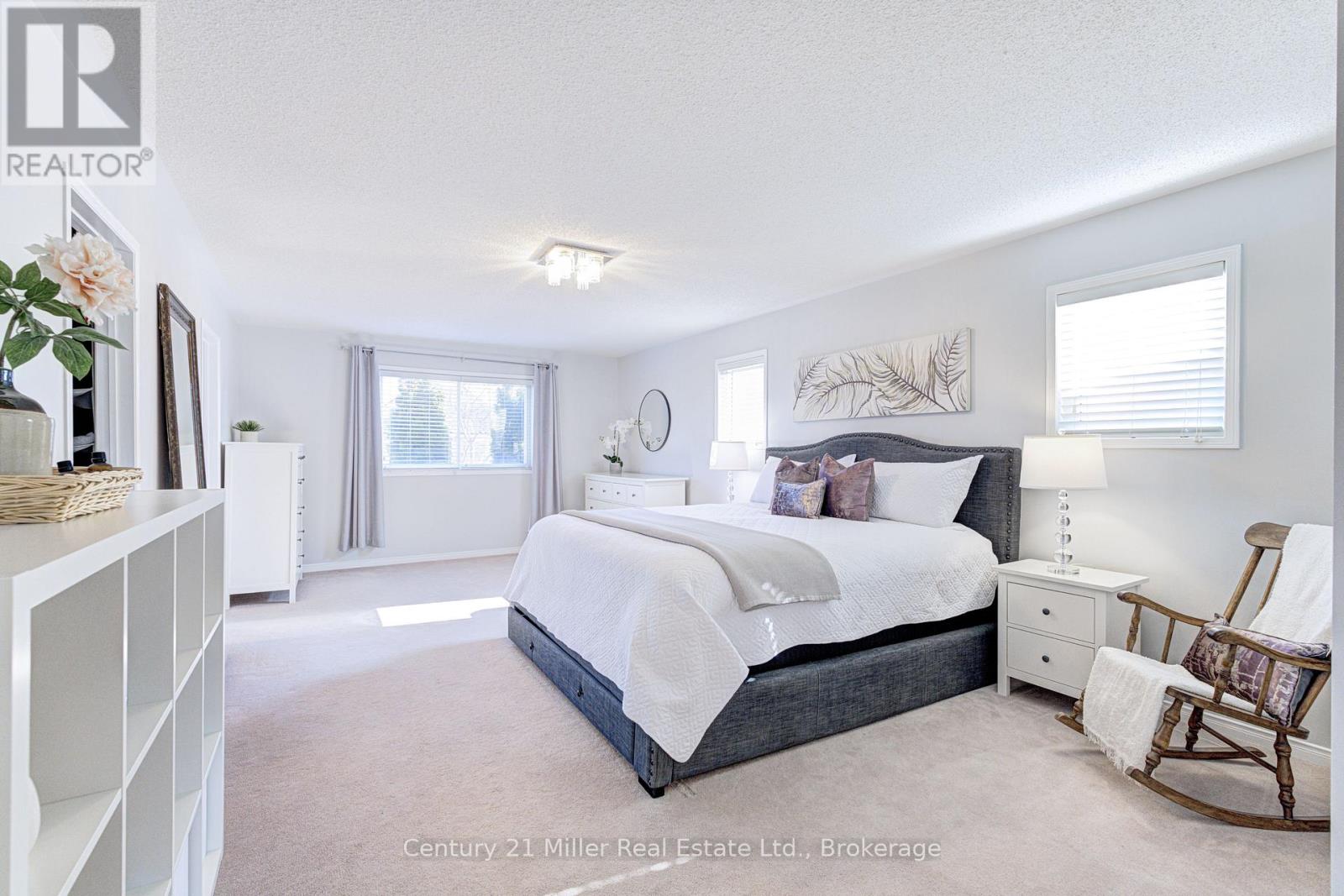 2142 Meadowglen Drive, Oakville, Ontario  L6M 4C8 - Photo 16 - W12829702