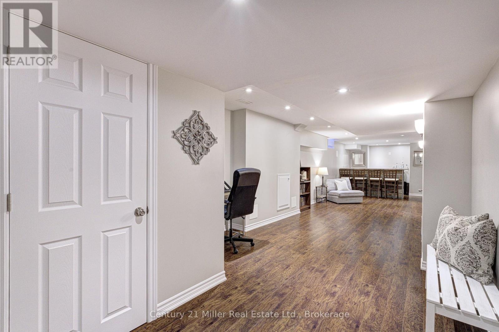 2142 Meadowglen Drive, Oakville, Ontario  L6M 4C8 - Photo 32 - W12829702