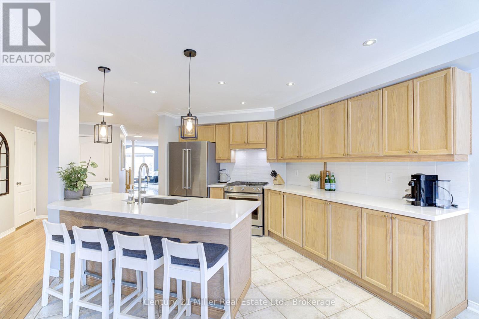 2142 Meadowglen Drive, Oakville, Ontario  L6M 4C8 - Photo 4 - W12829702