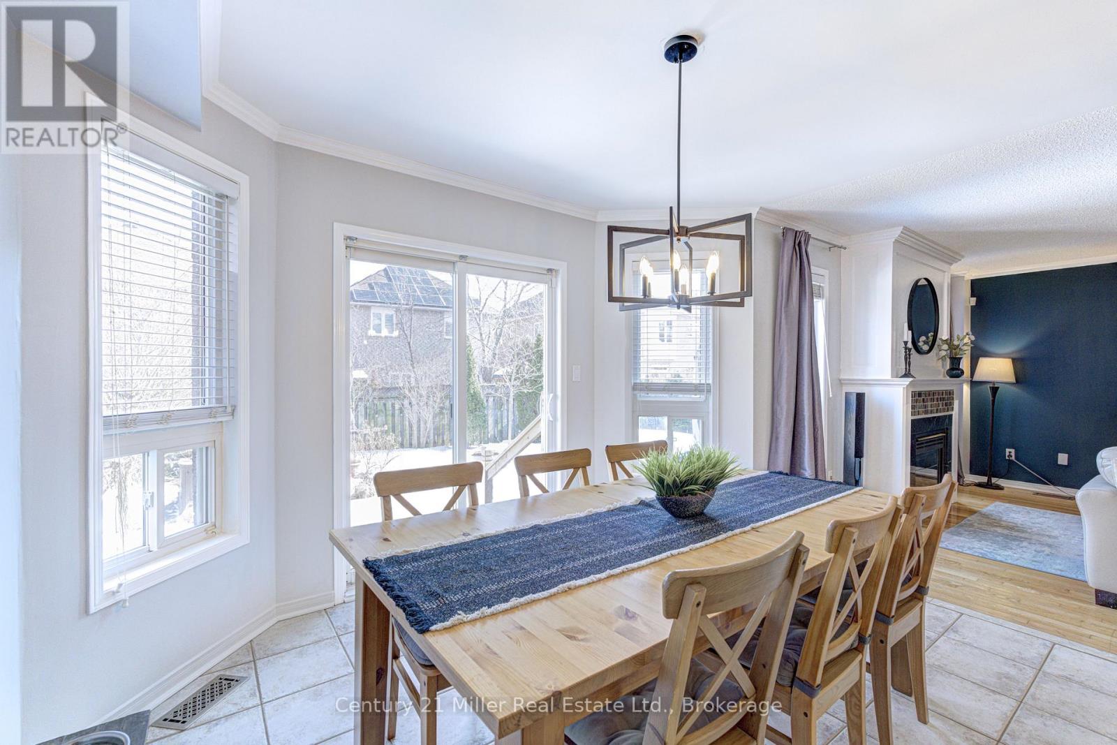 2142 Meadowglen Drive, Oakville, Ontario  L6M 4C8 - Photo 6 - W12829702