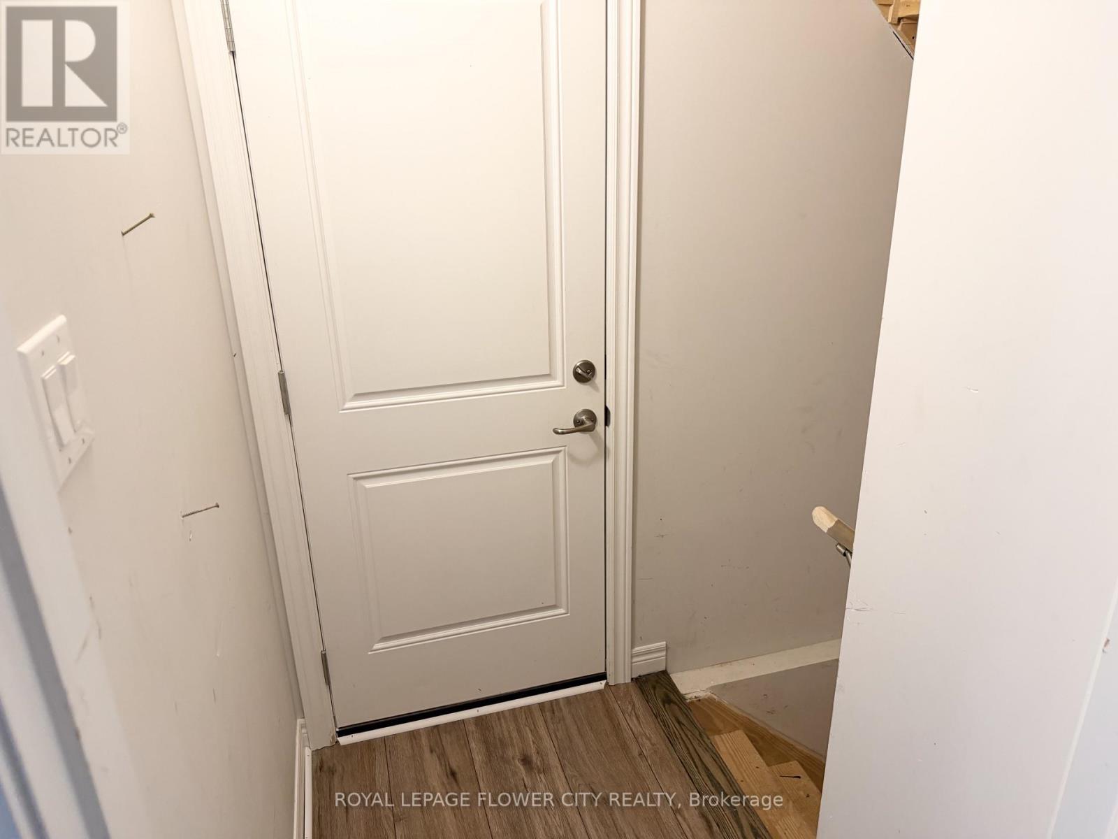 139 Sunflower Place, Welland, Ontario  L3C 0H9 - Photo 4 - X12905252