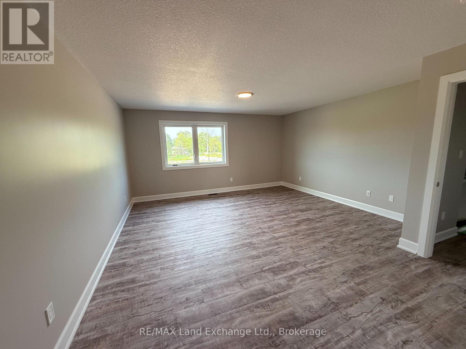 Unit 3 - 8 Golf Links Road, Kincardine, Ontario  N2Z 0G1 - Photo 14 - X12955112