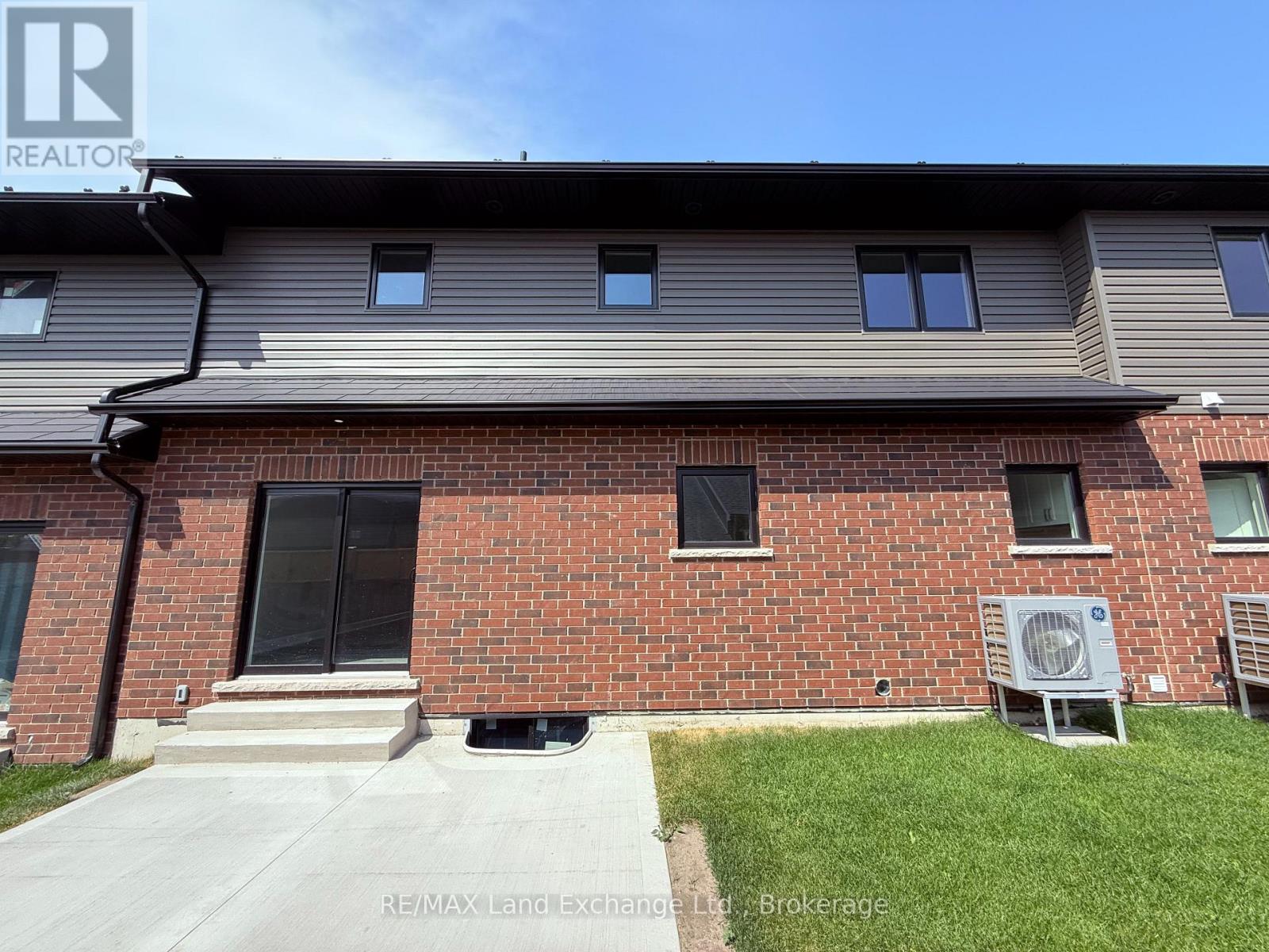 Unit 3 - 8 Golf Links Road, Kincardine, Ontario  N2Z 0G1 - Photo 2 - X12955112