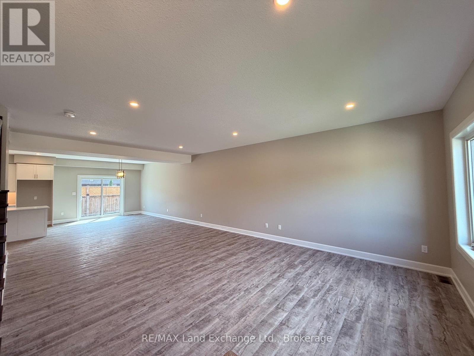 Unit 3 - 8 Golf Links Road, Kincardine, Ontario  N2Z 0G1 - Photo 3 - X12955112