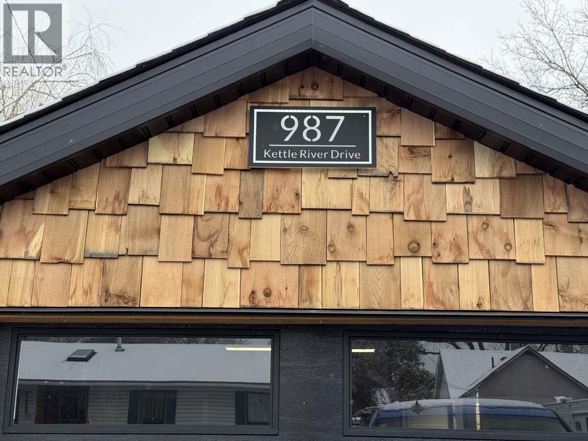 987 Kettle River Drive, Grand Forks, British Columbia