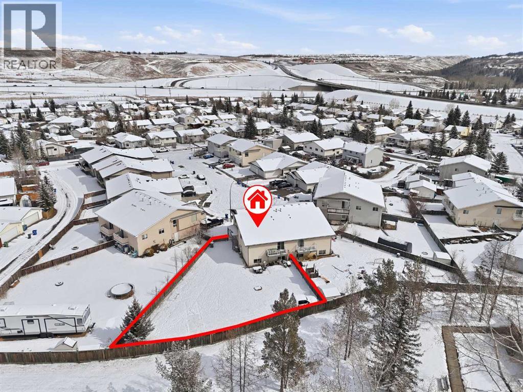 18 West Mcdonald Place, Cochrane, Alberta  T4C 1L8 - Photo 1 - A2297286