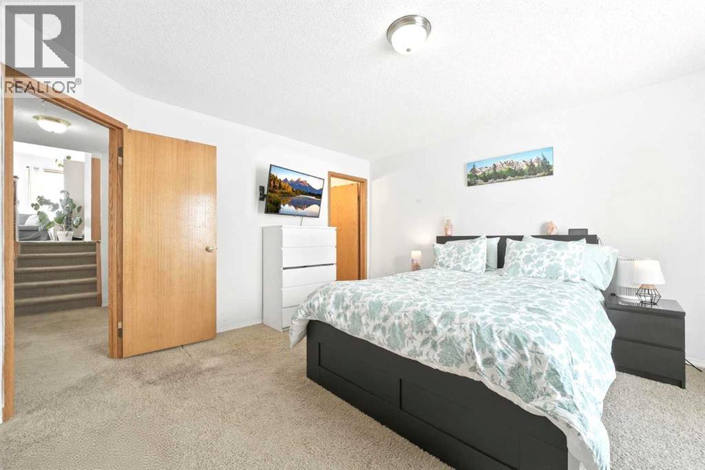 18 West Mcdonald Place, Cochrane, Alberta  T4C 1L8 - Photo 14 - A2297286