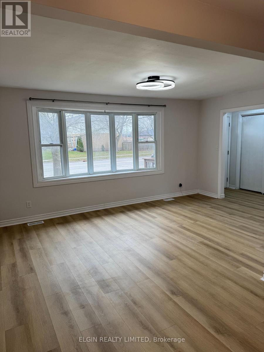 Upper - 213 Highview Drive, St. Thomas, Ontario  N5R 5H6 - Photo 2 - X12955138