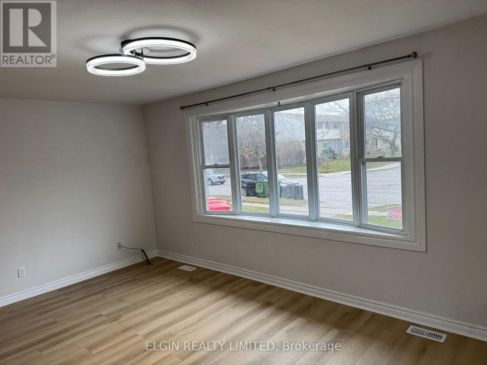 Upper - 213 Highview Drive, St. Thomas, Ontario  N5R 5H6 - Photo 3 - X12955138