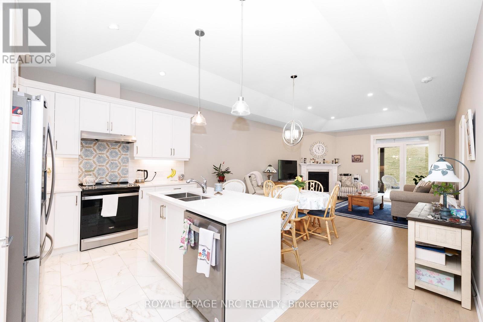 4136 Village Creek Drive, Fort Erie, Ontario  L0S 1S0 - Photo 4 - X12955150