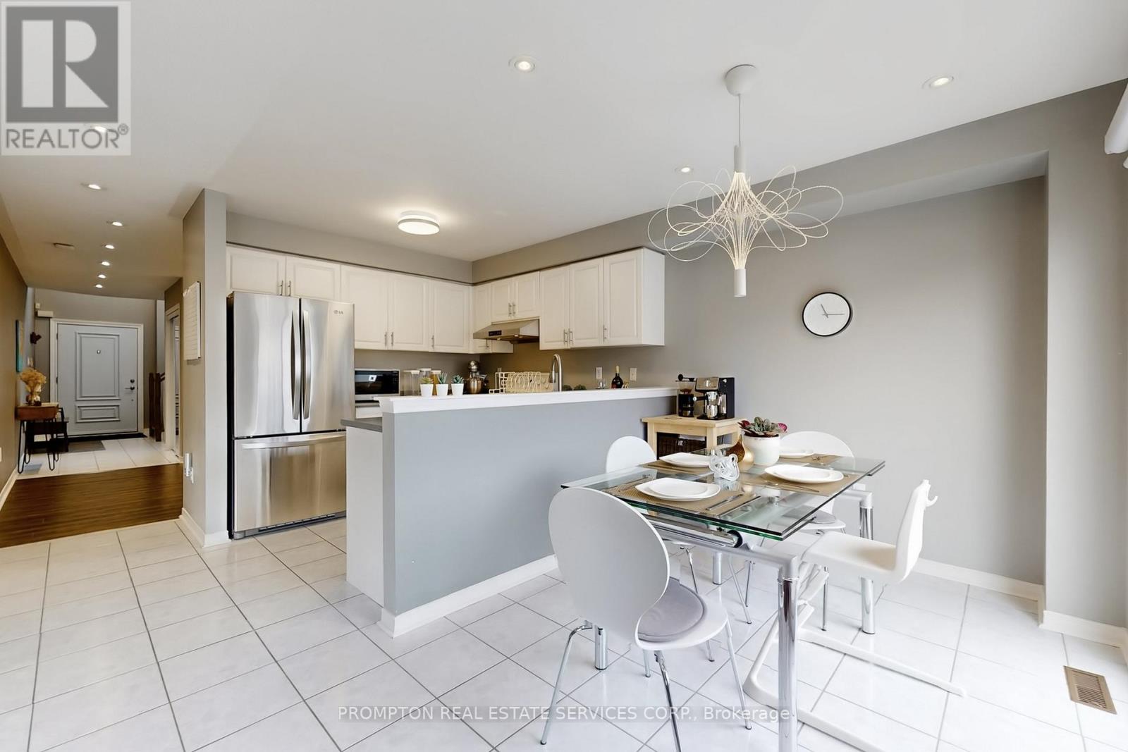 393 Marble Place, Newmarket, Ontario  L3X 2P1 - Photo 11 - N12955114