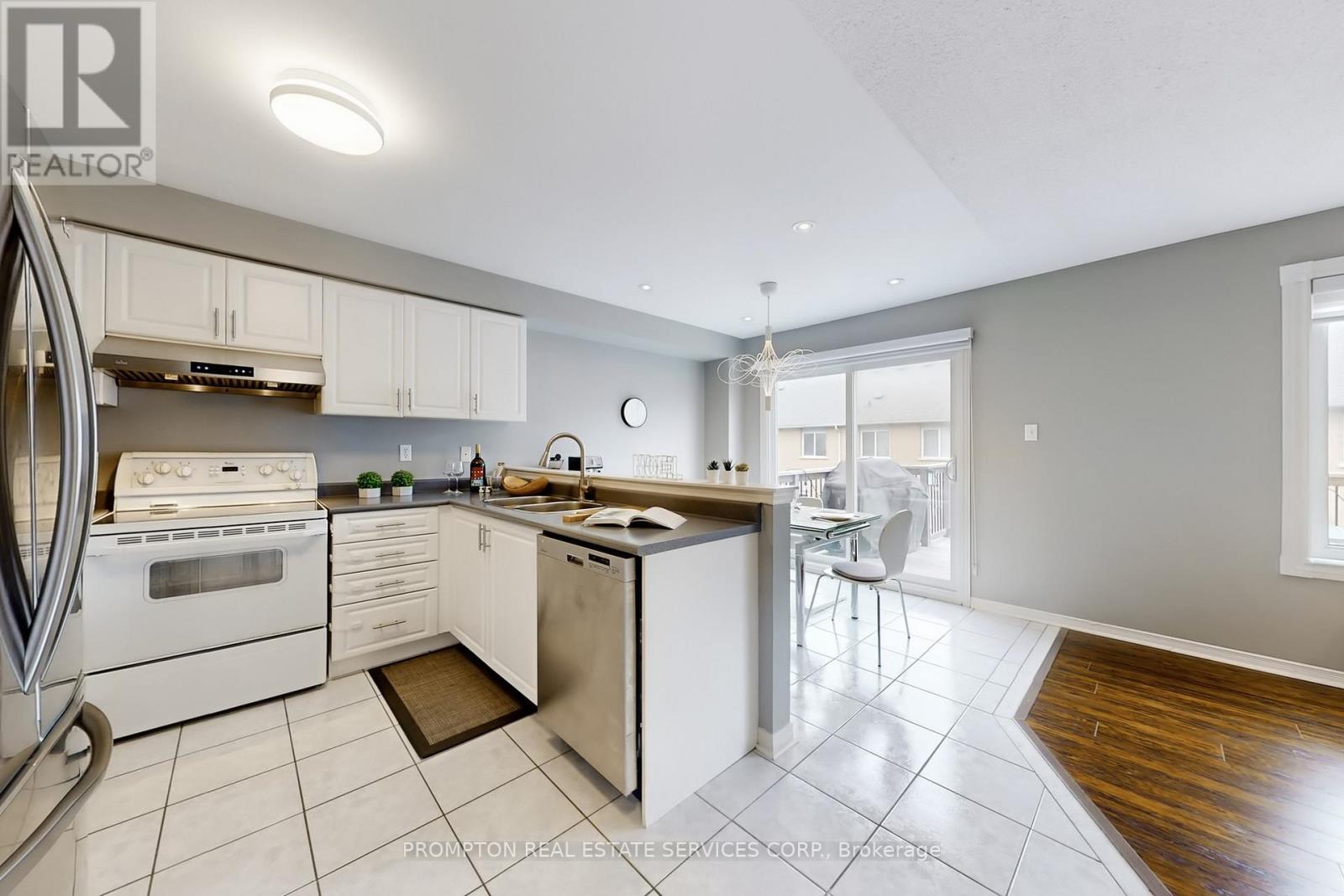 393 Marble Place, Newmarket, Ontario  L3X 2P1 - Photo 12 - N12955114