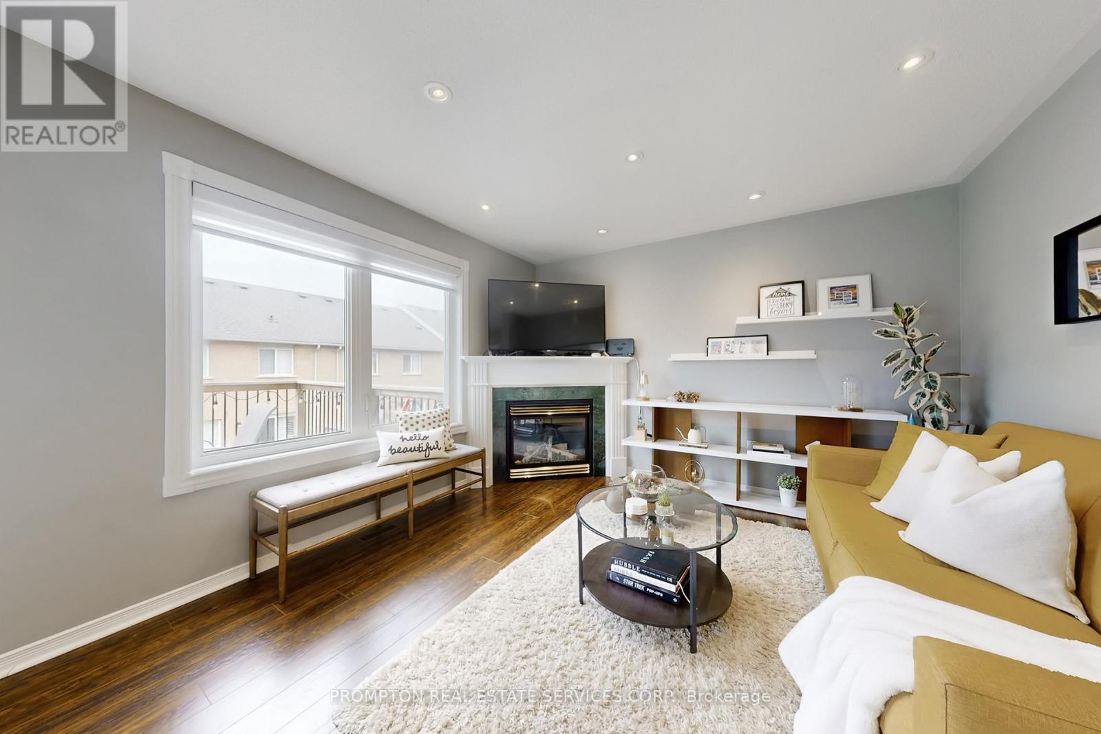 393 Marble Place, Newmarket, Ontario  L3X 2P1 - Photo 3 - N12955114