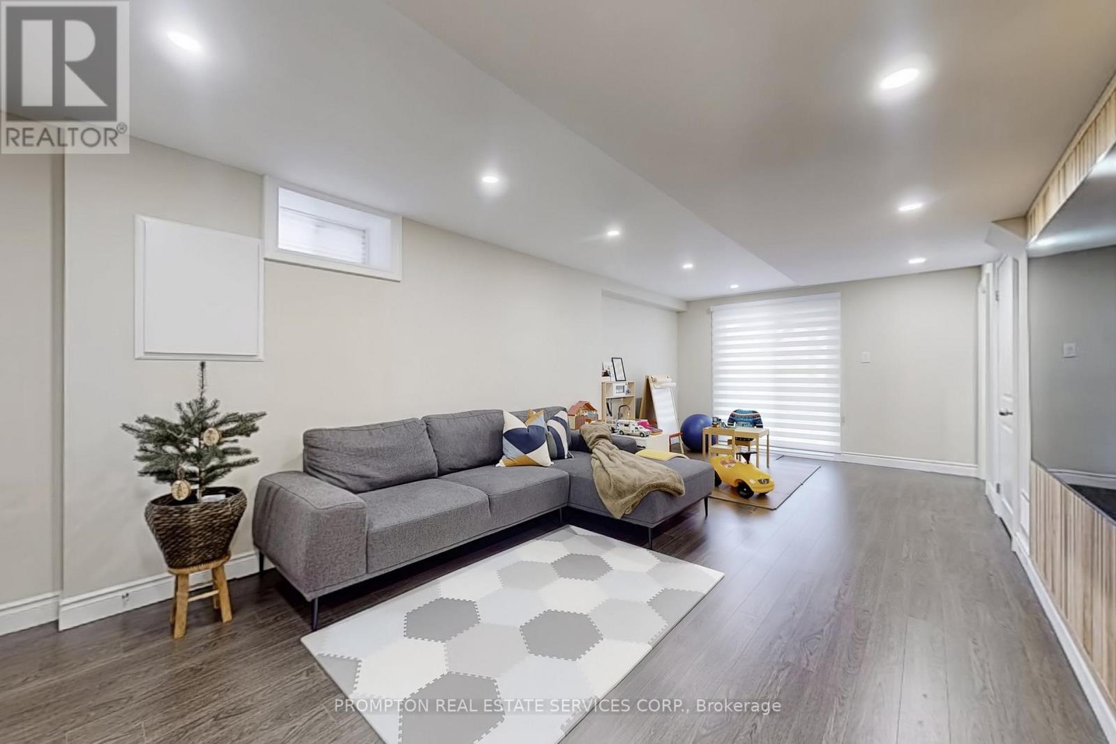 393 Marble Place, Newmarket, Ontario  L3X 2P1 - Photo 36 - N12955114