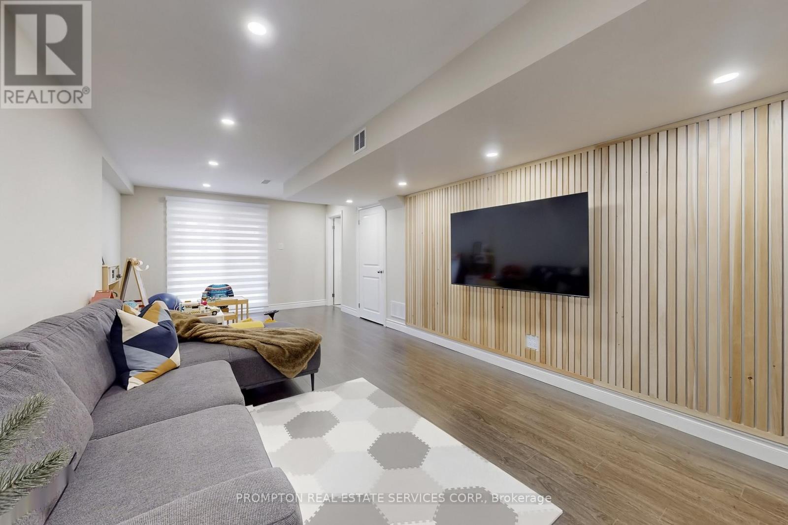 393 Marble Place, Newmarket, Ontario  L3X 2P1 - Photo 38 - N12955114