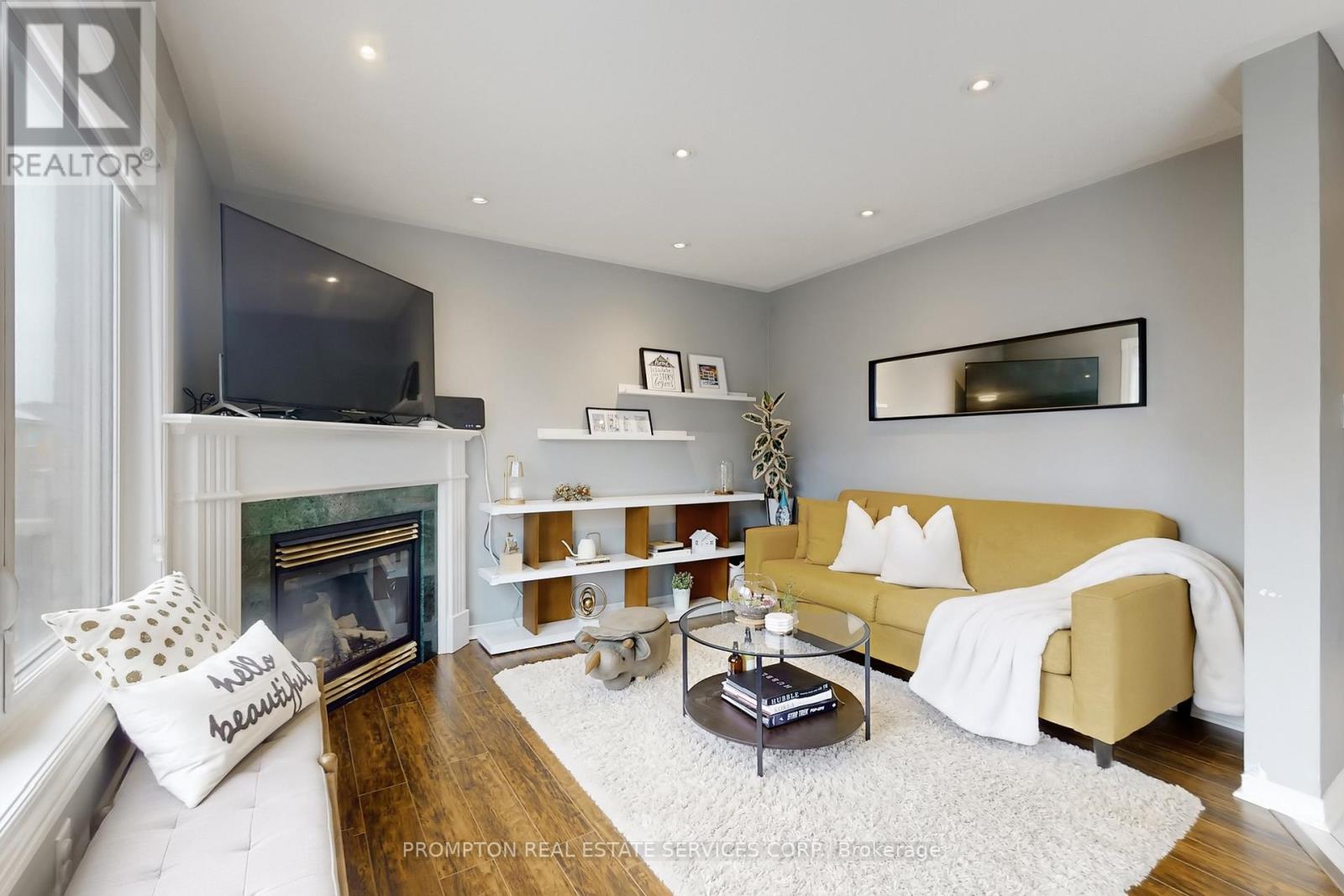 393 Marble Place, Newmarket, Ontario  L3X 2P1 - Photo 4 - N12955114