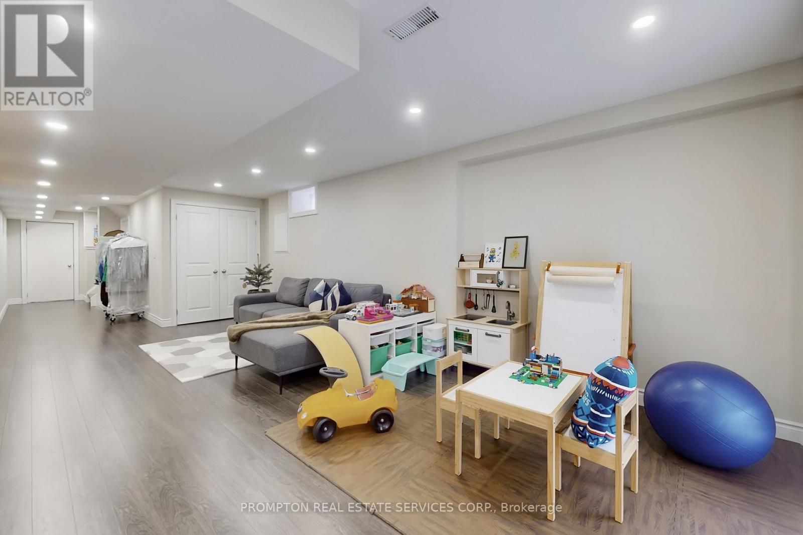 393 Marble Place, Newmarket, Ontario  L3X 2P1 - Photo 41 - N12955114